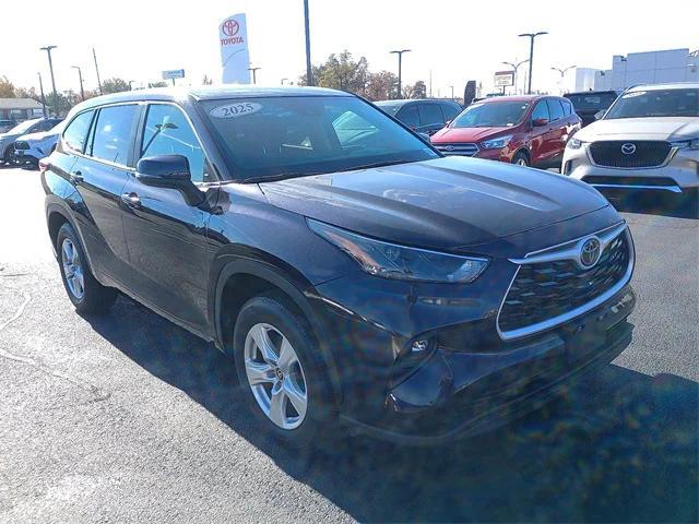 used 2025 Toyota Highlander car, priced at $35,985