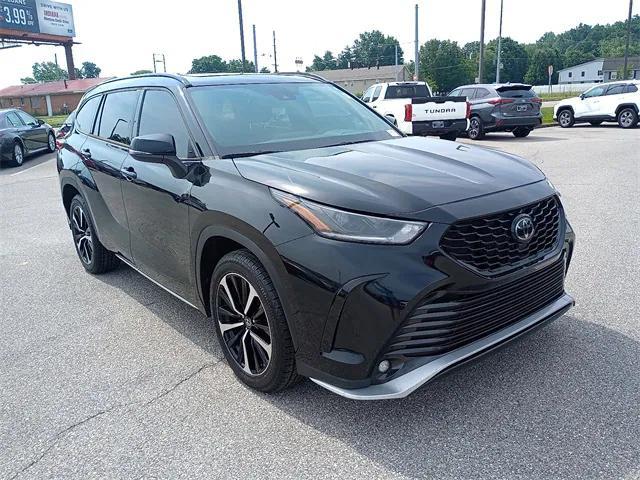 used 2022 Toyota Highlander car, priced at $33,794