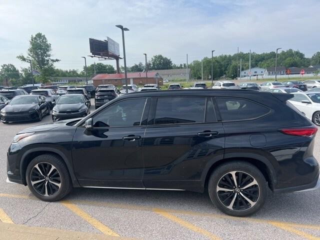 used 2022 Toyota Highlander car, priced at $33,794