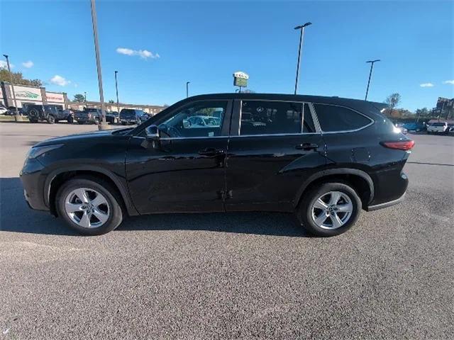 used 2023 Toyota Highlander car, priced at $35,450