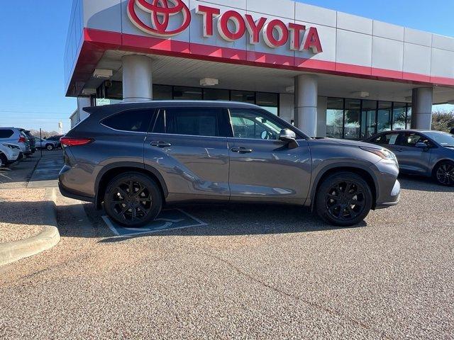 used 2022 Toyota Highlander car, priced at $41,995