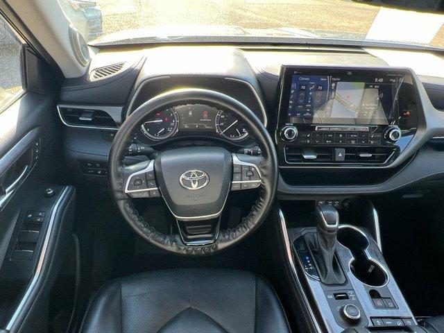 used 2022 Toyota Highlander car, priced at $41,995