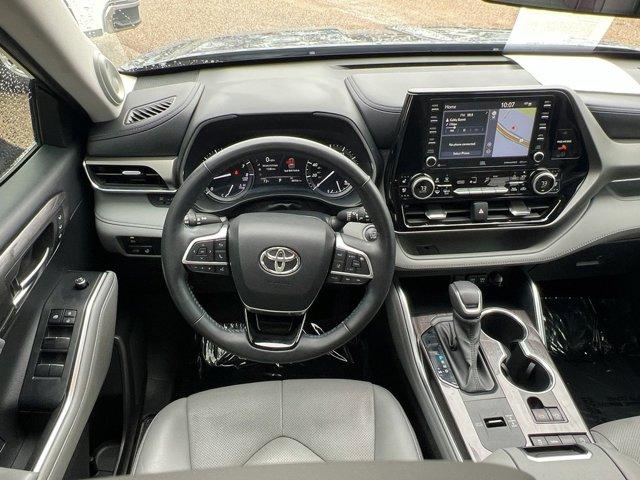 used 2021 Toyota Highlander car, priced at $32,995