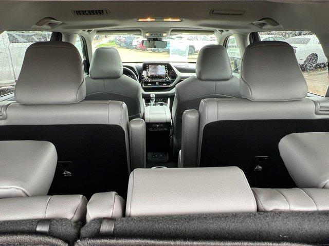 used 2021 Toyota Highlander car, priced at $32,995