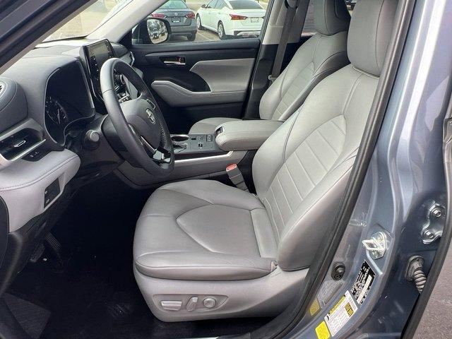 used 2020 Toyota Highlander car, priced at $32,995