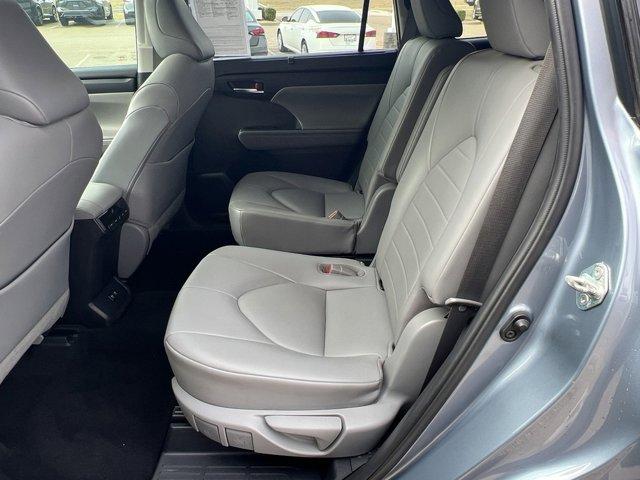 used 2020 Toyota Highlander car, priced at $32,995