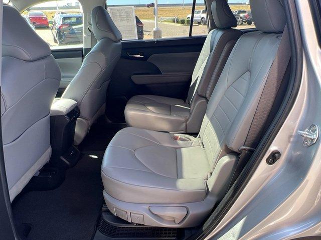 used 2021 Toyota Highlander Hybrid car, priced at $33,295