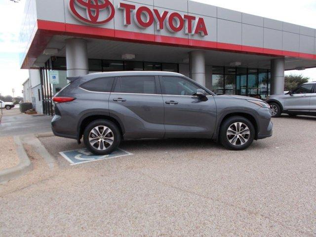 used 2023 Toyota Highlander car, priced at $35,995