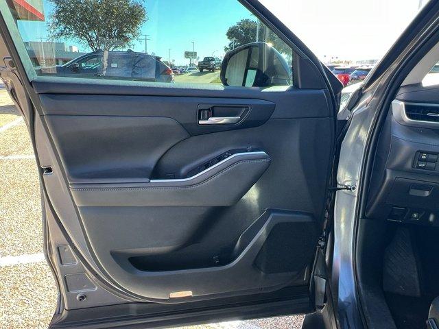 used 2022 Toyota Highlander car