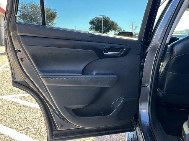 used 2022 Toyota Highlander car