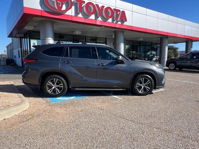 used 2022 Toyota Highlander car