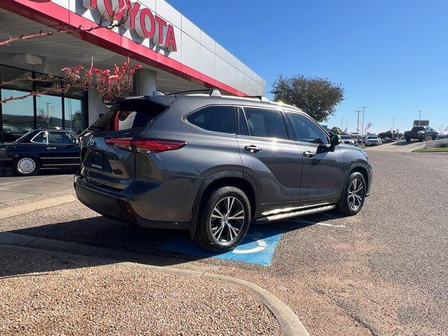 used 2022 Toyota Highlander car