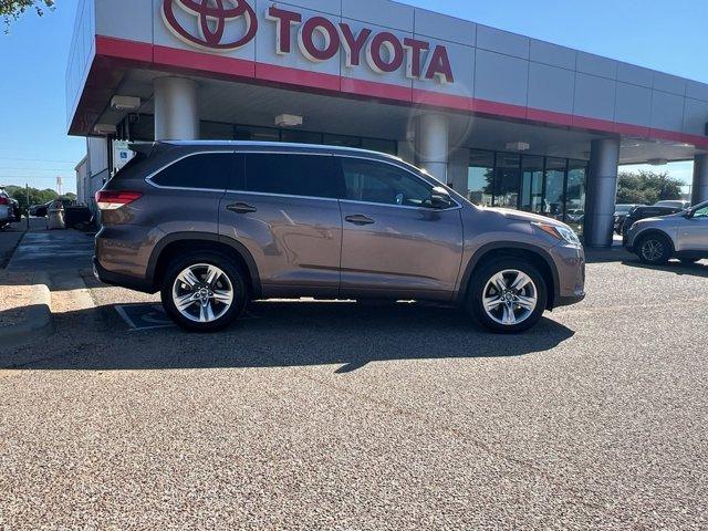 used 2019 Toyota Highlander car, priced at $27,995