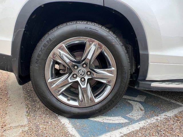used 2019 Toyota Highlander car, priced at $32,995