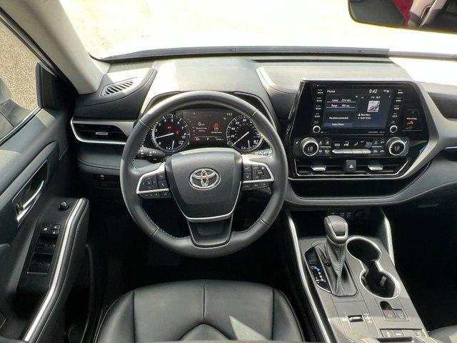 used 2022 Toyota Highlander car, priced at $34,995