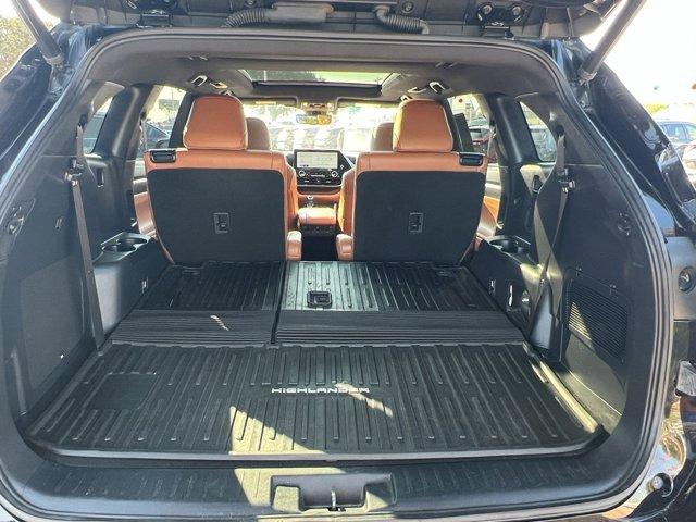 used 2023 Toyota Highlander car, priced at $39,995