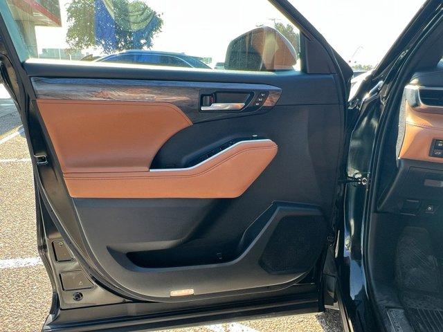 used 2023 Toyota Highlander car, priced at $39,995