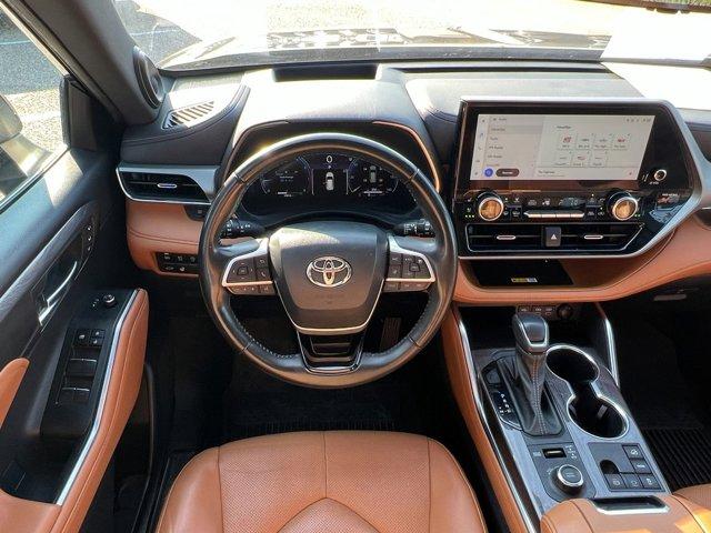 used 2023 Toyota Highlander car, priced at $39,995