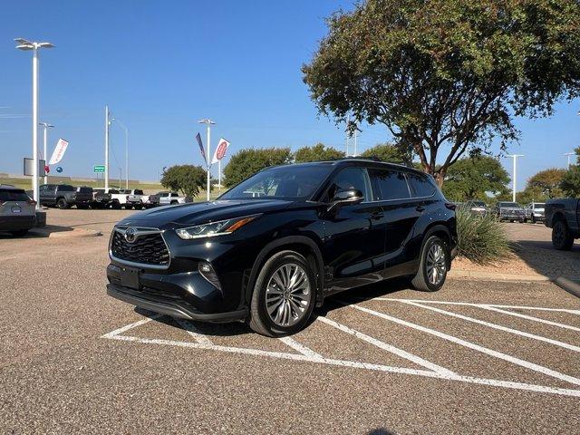 used 2023 Toyota Highlander car, priced at $39,995