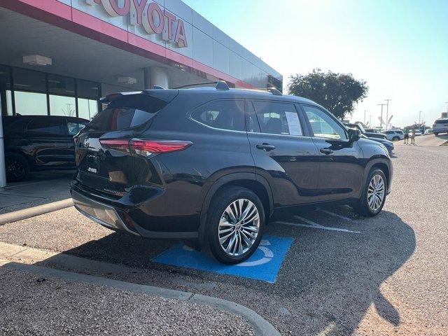 used 2023 Toyota Highlander car, priced at $39,995