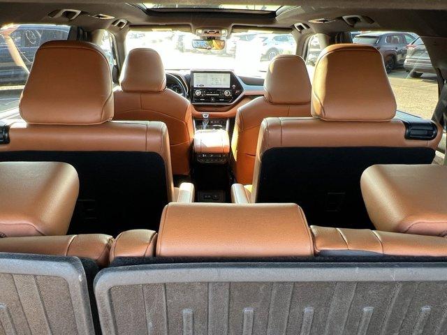 used 2023 Toyota Highlander car, priced at $39,995