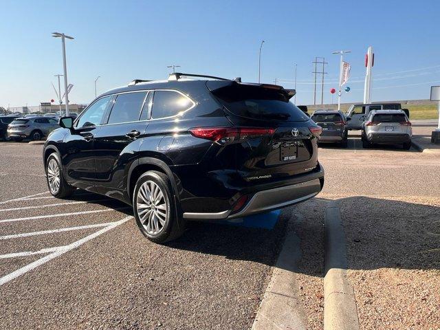 used 2023 Toyota Highlander car, priced at $39,995