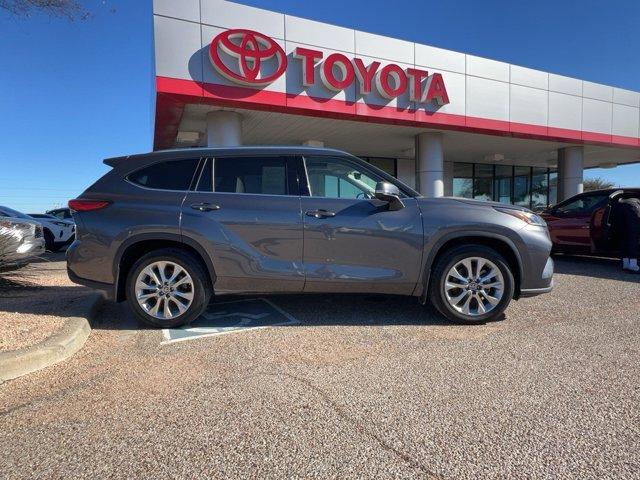 used 2020 Toyota Highlander car, priced at $34,995