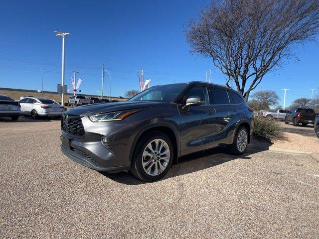 used 2020 Toyota Highlander car, priced at $34,995