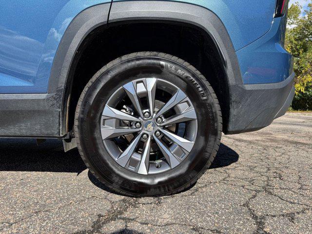 used 2025 Chevrolet Equinox car, priced at $27,047