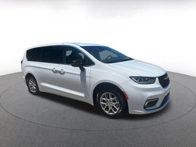 used 2024 Chrysler Pacifica car, priced at $35,707