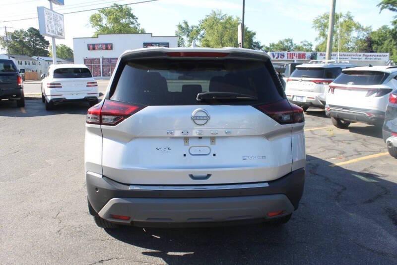 used 2024 Chevrolet Equinox car, priced at $22,997