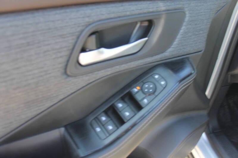 used 2024 Chevrolet Equinox car, priced at $22,997