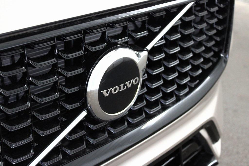 new 2025 Volvo XC60 car, priced at $48,345