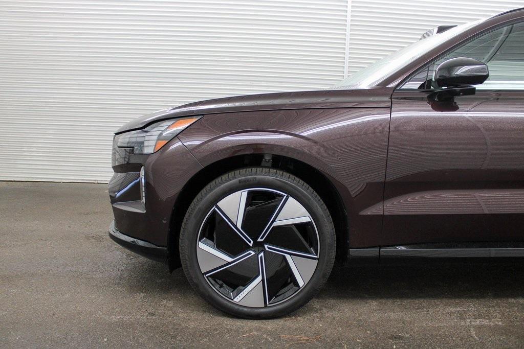 new 2025 Volvo EX90 car, priced at $94,640