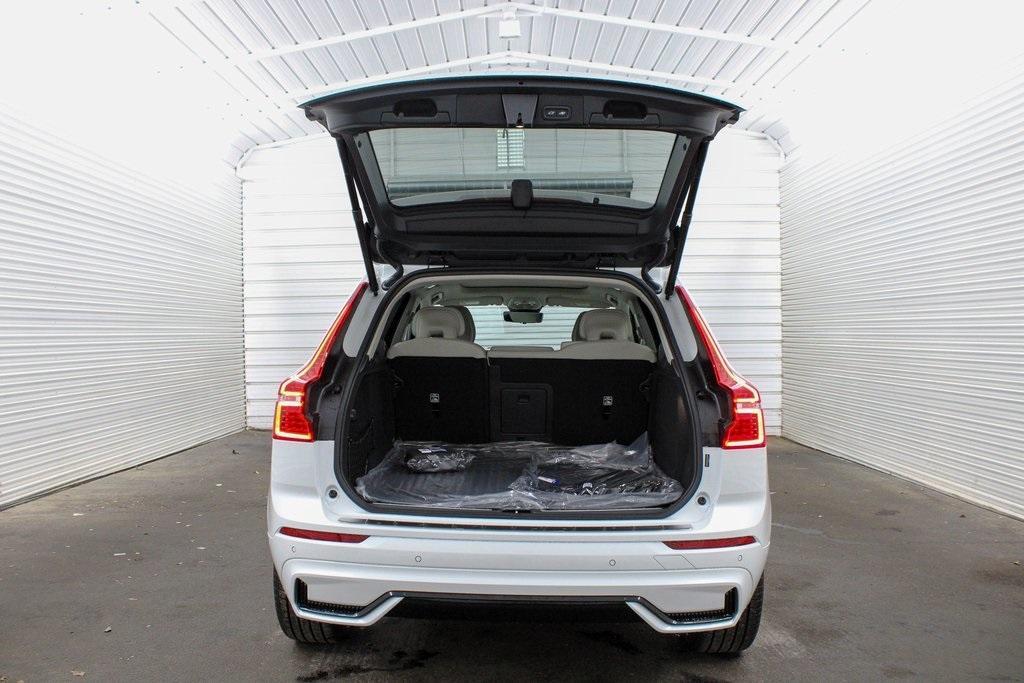 new 2025 Volvo XC60 car, priced at $62,005