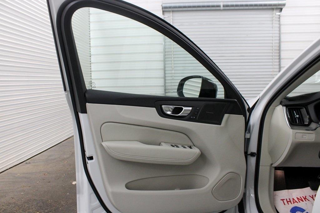 new 2025 Volvo XC60 car, priced at $62,005