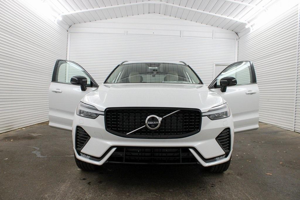 new 2025 Volvo XC60 car, priced at $62,005