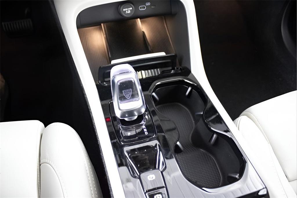 new 2025 Volvo XC40 car, priced at $48,100