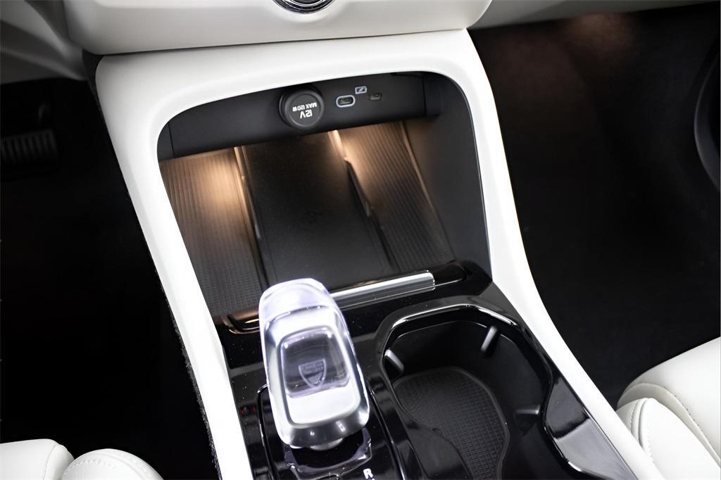 new 2025 Volvo XC40 car, priced at $48,100