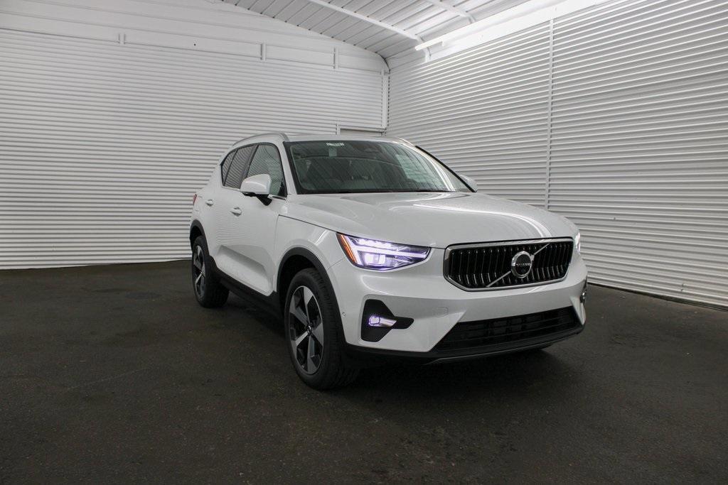 new 2025 Volvo XC40 car, priced at $48,350