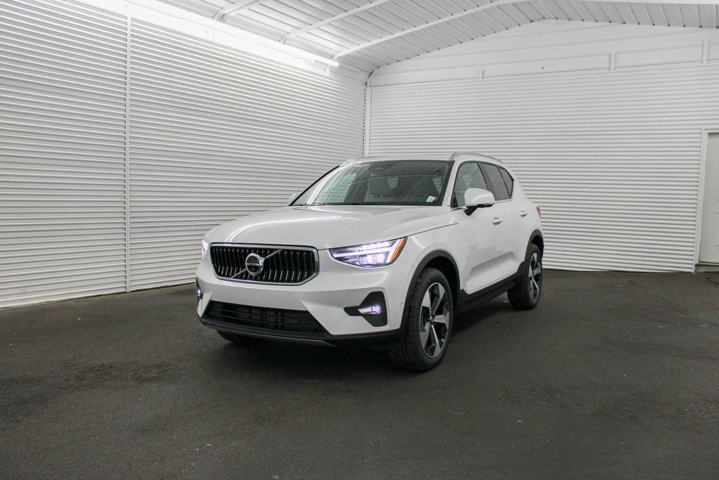 new 2025 Volvo XC40 car, priced at $48,350