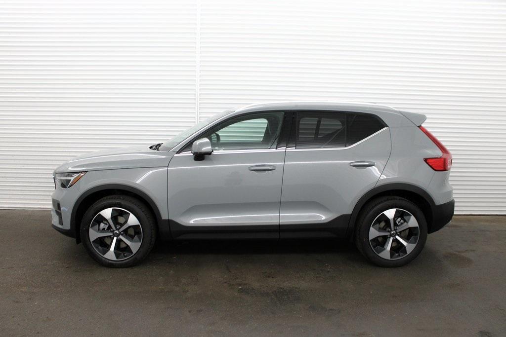 new 2025 Volvo XC40 car, priced at $46,015