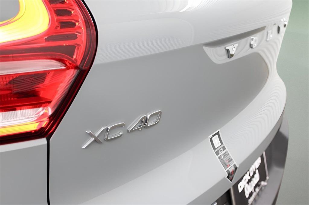 new 2025 Volvo XC40 car, priced at $46,015