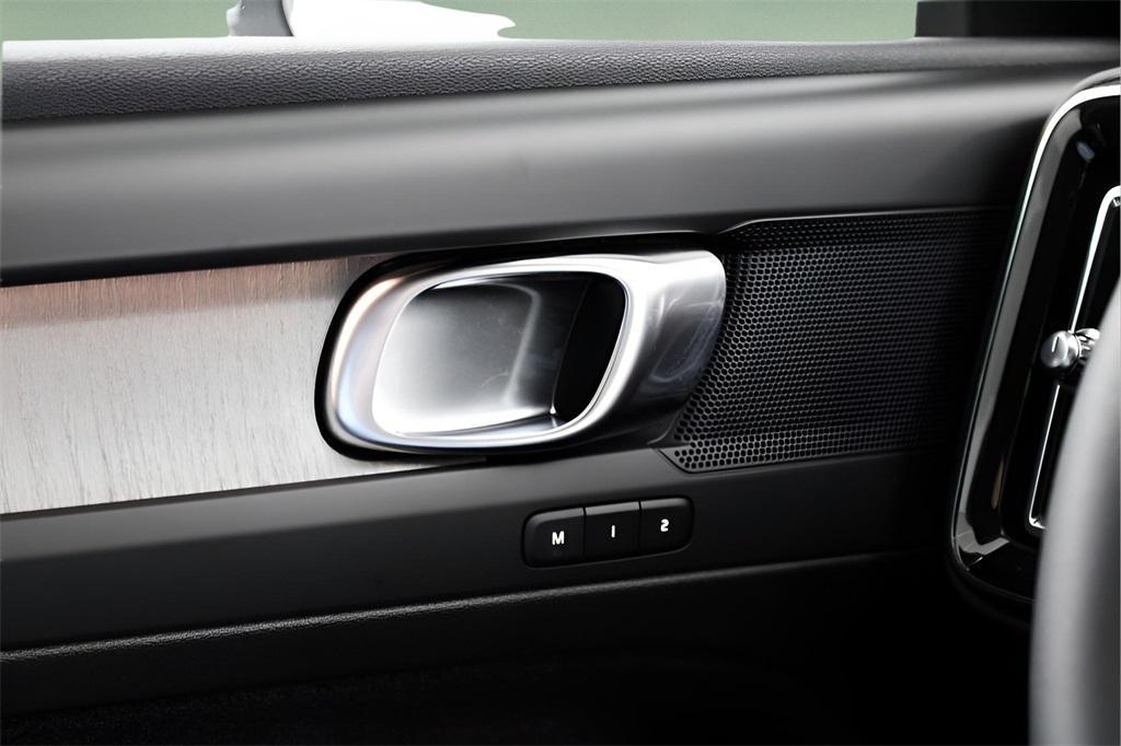 new 2025 Volvo XC40 car, priced at $46,015