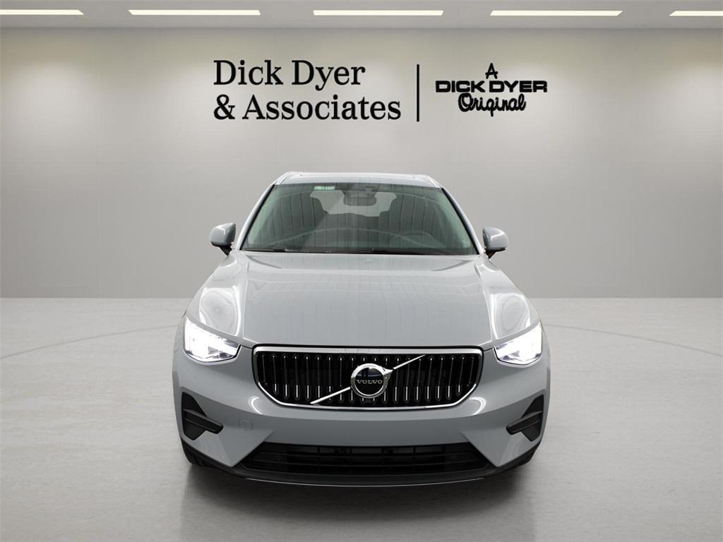 new 2025 Volvo XC40 car, priced at $46,015
