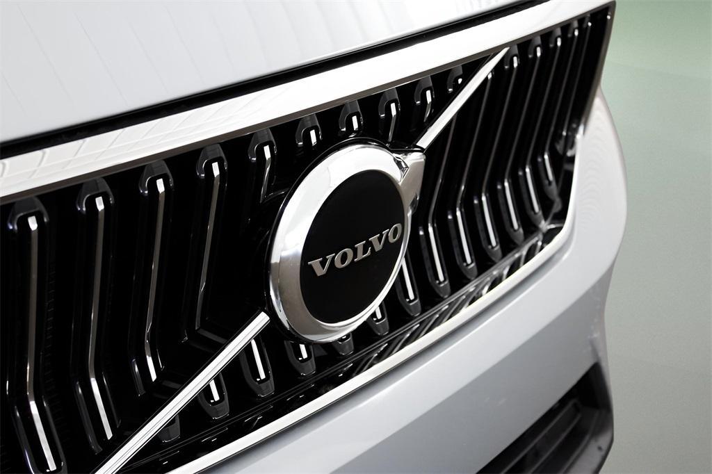 new 2025 Volvo XC40 car, priced at $46,015