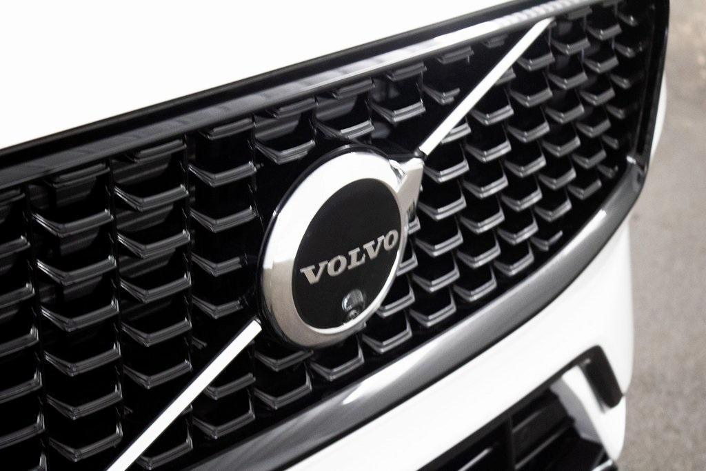 new 2025 Volvo XC60 car, priced at $61,310