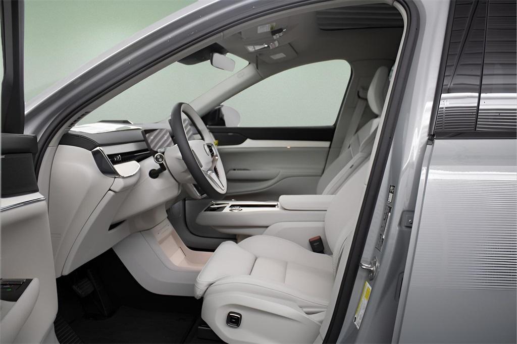new 2025 Volvo EX90 car, priced at $85,640