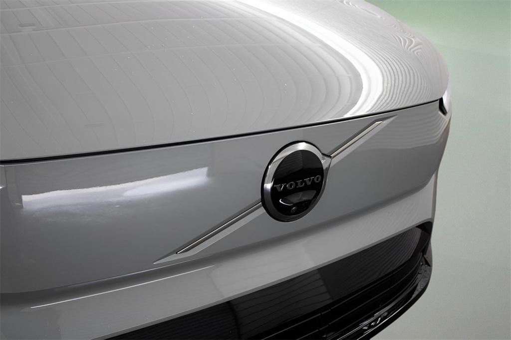 new 2025 Volvo EX90 car, priced at $85,640