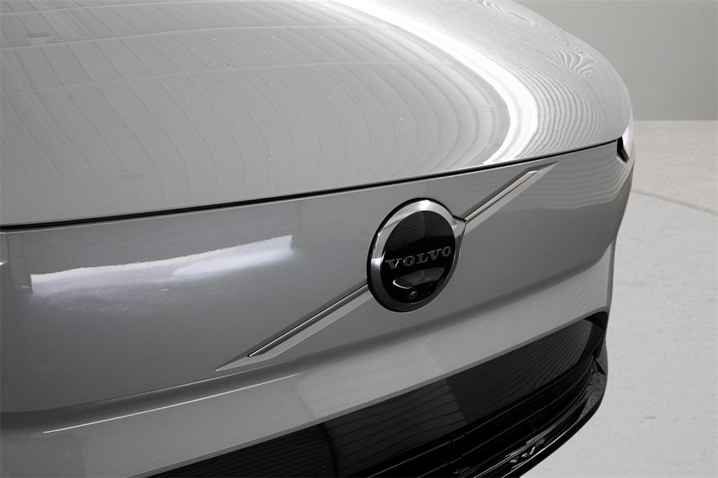 new 2025 Volvo EX90 car, priced at $85,640